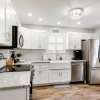 Отель Step-free Home w/ Fire Pit - 3 Miles to Usc!, фото 6