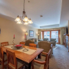 Отель Spacious 2 Bedroom Unit In Mountaineer Square Condo - No Cleaning Fee! by RedAwning, фото 21