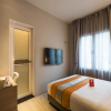 Отель OYO 279 Orange Premier Hotel, фото 1