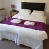 Отель Black Isle Holiday Apartments в Авке