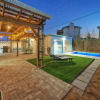 Отель Reel Time by Avantstay Private Pool + Firepit, фото 38