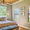 Отель Beautiful Hill Country Cottage - Walk to Downtown!, фото 3
