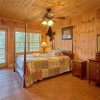 Отель Bear Pause II - Three Bedroom Cabin, фото 6