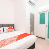 Отель Super OYO 2223 J&b Room Utan Kayu, фото 3