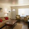 Отель Charming, 2 Bedroom in Newark, фото 11