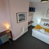 Отель Warm & Calming 3BD Holiday Home - Salford, фото 4