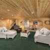 Отель River Road Lodge 7 Bedroom Lodge by NW Comfy Cabins by Redawning, фото 19