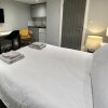 Отель Beautiful 1-bed Modern Luxury Apartment in Luton, фото 9