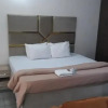 Отель OD-V!CK's LUXE, WUSE DISTRICT, Swimming pool, gym,WiFi,24hr Power, Tight Security, фото 20