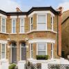 Отель Surbiton Luxury Garden House 19A в Лондоне