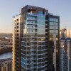 Отель 20th floor condo with pool on Rainey St by Locale, фото 17