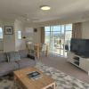 Отель Burleigh Surf Apartments, фото 3