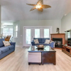 Отель Navarre Retreat w/ Screened-in Porch!, фото 3
