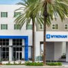 Отель Wyndham Anaheim в Анахайм