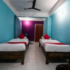 Отель LG Towers By OYO Rooms, фото 4