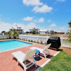 Отель Sea Pointer Inn - Private Beach House With Pool 3 Bedroom Home by RedAwning, фото 15