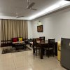 Отель Yuhi Suites в Гургаоне
