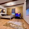 Отель Newly renovated golden studio apartment, фото 1