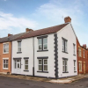Отель Immaculate 6-bed House in Newcastle, фото 1