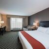 Отель Holiday Inn Express & Suites Green Bay East, an IHG Hotel, фото 14
