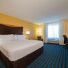 Отель Fairfield Inn & Suites by Marriott Greenwood, фото 3