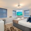 Отель Charming Apartment In Andover Town Centre 55'' 4K Smart TV Netflix, фото 24