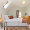 Отель The Bourton-on-the-water Place - Lovely 5bdr House With Parking + Garden, фото 4