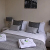 Отель The Manchester St Petersgate - Sleeps up to 6 Close to Train Station Very Central, фото 5