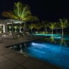 Отель Latitude Luxury Beachfront Complex, фото 9