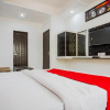 Отель Oyo Flagship 42035 Hotel Raj Ganga, фото 4