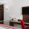 Отель Ramada by Wyndham Milton Keynes, фото 3