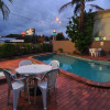 Отель Browns at Broadbeach Motel, фото 9