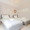 Отель Modern 3 Bedroom Home in Honor Oak Beside Nature Reserve, фото 15