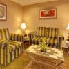 Отель La Quinta Inn & Suites by Wyndham Plattsburgh, фото 3