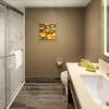Отель DoubleTree by Hilton Toronto Airport, фото 8