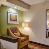 Отель Comfort Inn & Suites, фото 2