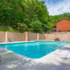 Отель Chalet of Dreams, 2 Bedrooms, Sleeps 6, Pool Table, WiFi, Hot Tub, Mtn View, фото 10