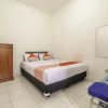 Отель OYO 2418 Sutanto Guest House, фото 4