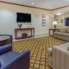 Отель Candlewood Suites Minot, an IHG Hotel, фото 6