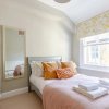 Отель Luxuriously Designed 3 Bedroom Apartment in Clapham, фото 4