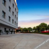 Отель Vienna 3 Best Hotel (Danyang Danbei Town Houxiang Store), фото 2