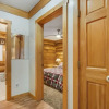 Отель Gorgeous Lake Front Real Log Home Snowmobile, фото 11