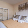 Отель Stylish 2 Bed with Free Private Parking, фото 7