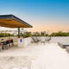 Отель Luminous Private Pool Condo & Communal Rooftop Pool Lounge, фото 14