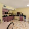 Отель Rodeway Inn & Suites Highway 290 Northwest, фото 21