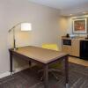 Отель Hampton Inn & Suites Valdosta/Conference Center, фото 21