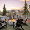 Отель Holly by Avantstay In the Heart of Breckenridge w/ Hot Tub, Game Room & Roof Top Patio, фото 22