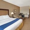 Отель Holiday Inn Express Hotel & Suites Madison-Verona, an IHG Hotel, фото 35