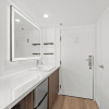 Отель Uptown Inn by Vantaggio Suites, фото 9