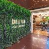Отель Village Hotel Bugis в Сингапуре
